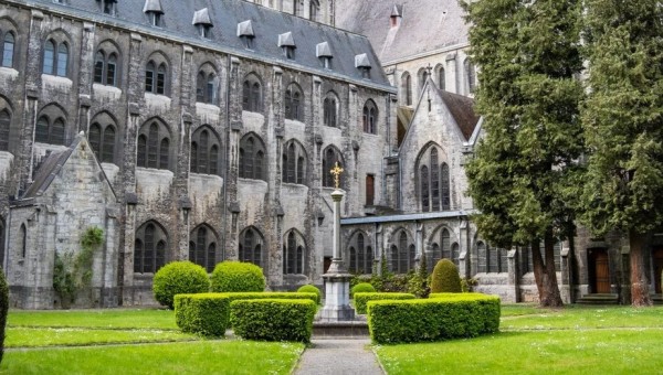 Herbes sauvages, onguents et retraite à l'abbaye de Maredsous